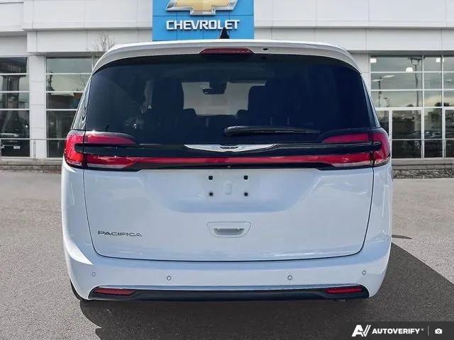 Chrysler Pacifica 2023 photo 4