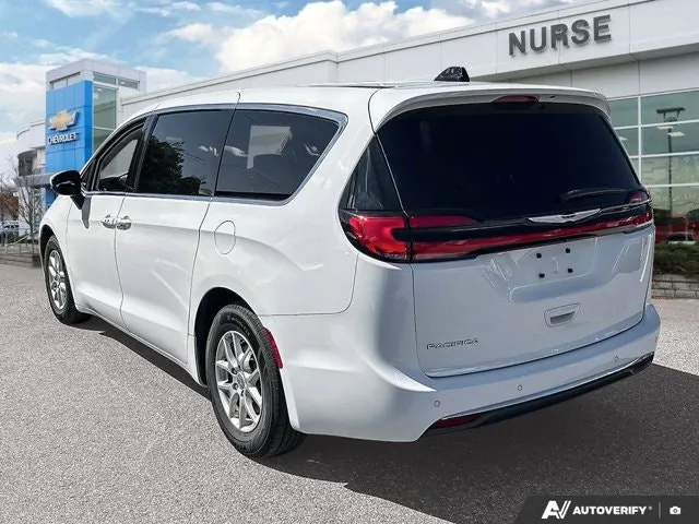 Chrysler Pacifica 2023 photo 3