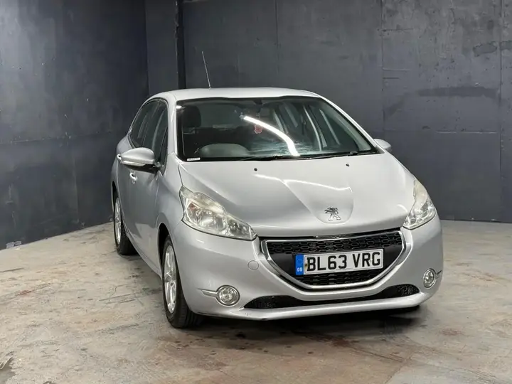Peugeot 208 2014 photo 3