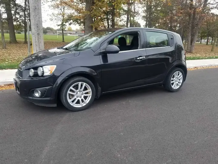 Chevrolet Sonic 2015 photo 2