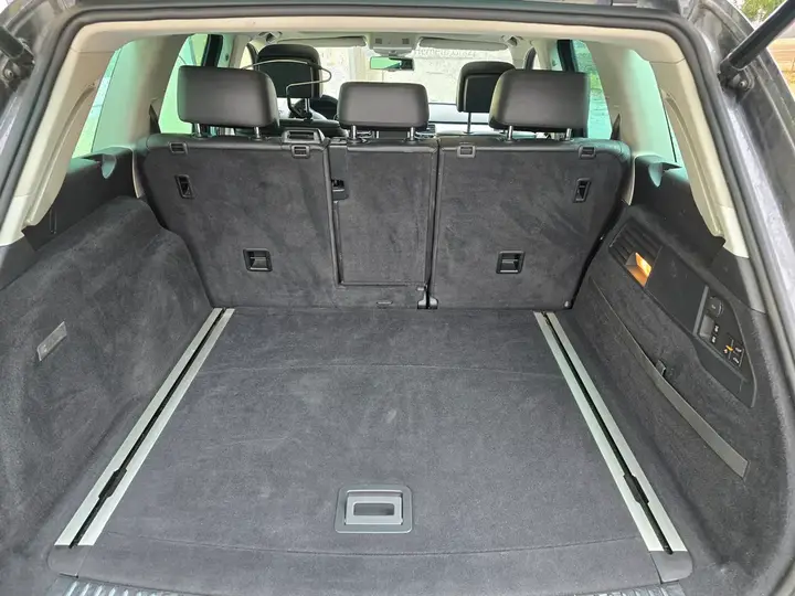 Volkswagen Touareg 2012 photo 3