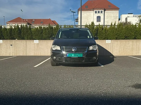 Volkswagen Touran 2008 photo 2