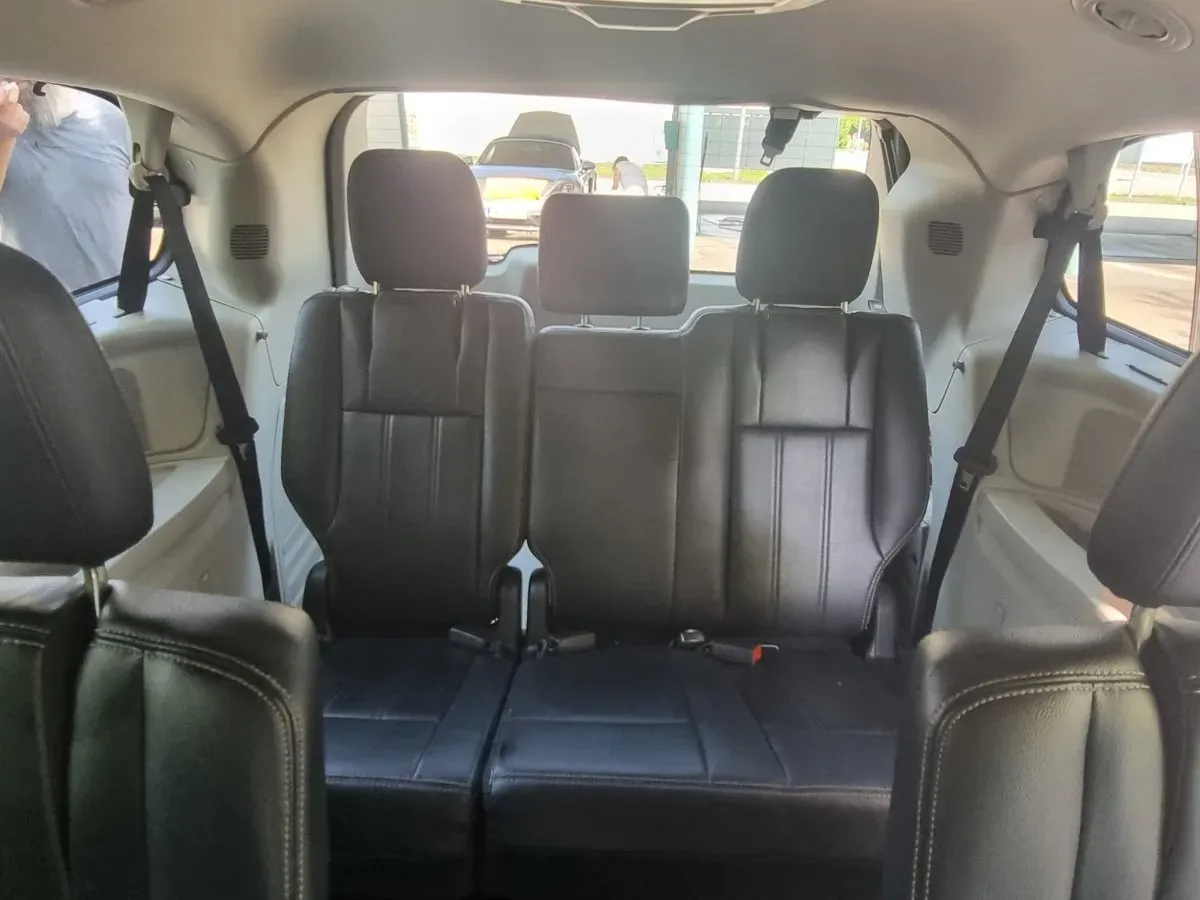 Lancia Voyager 2012 photo 3