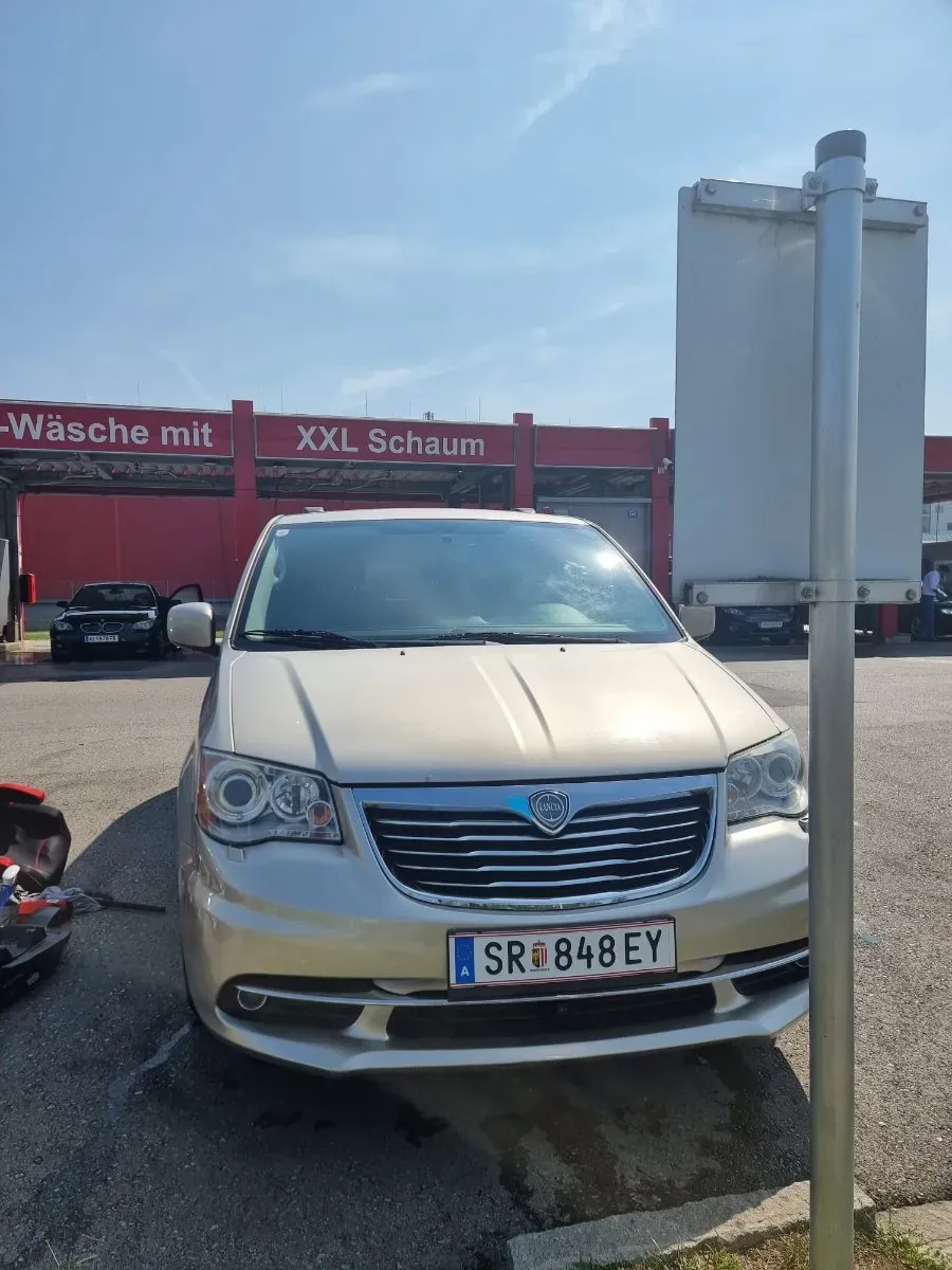Lancia Voyager