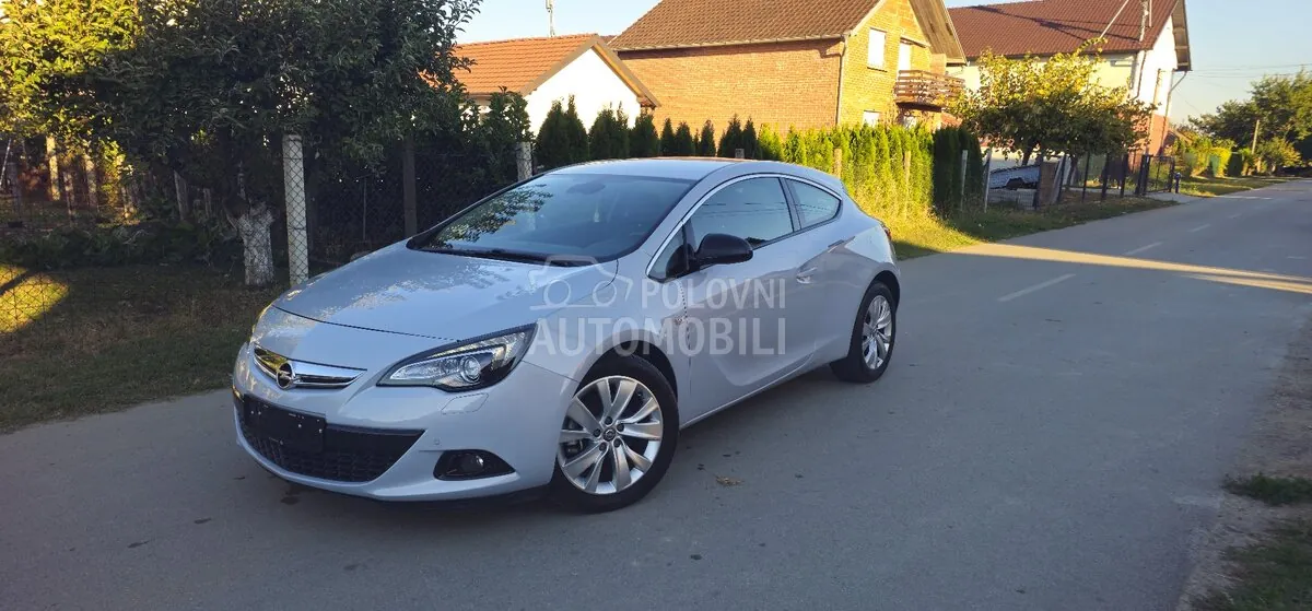 Opel Astra J 2012 photo 2
