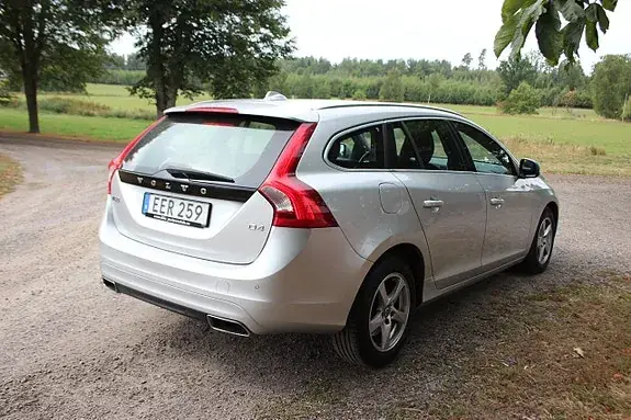 Volvo V60 2016 photo 2