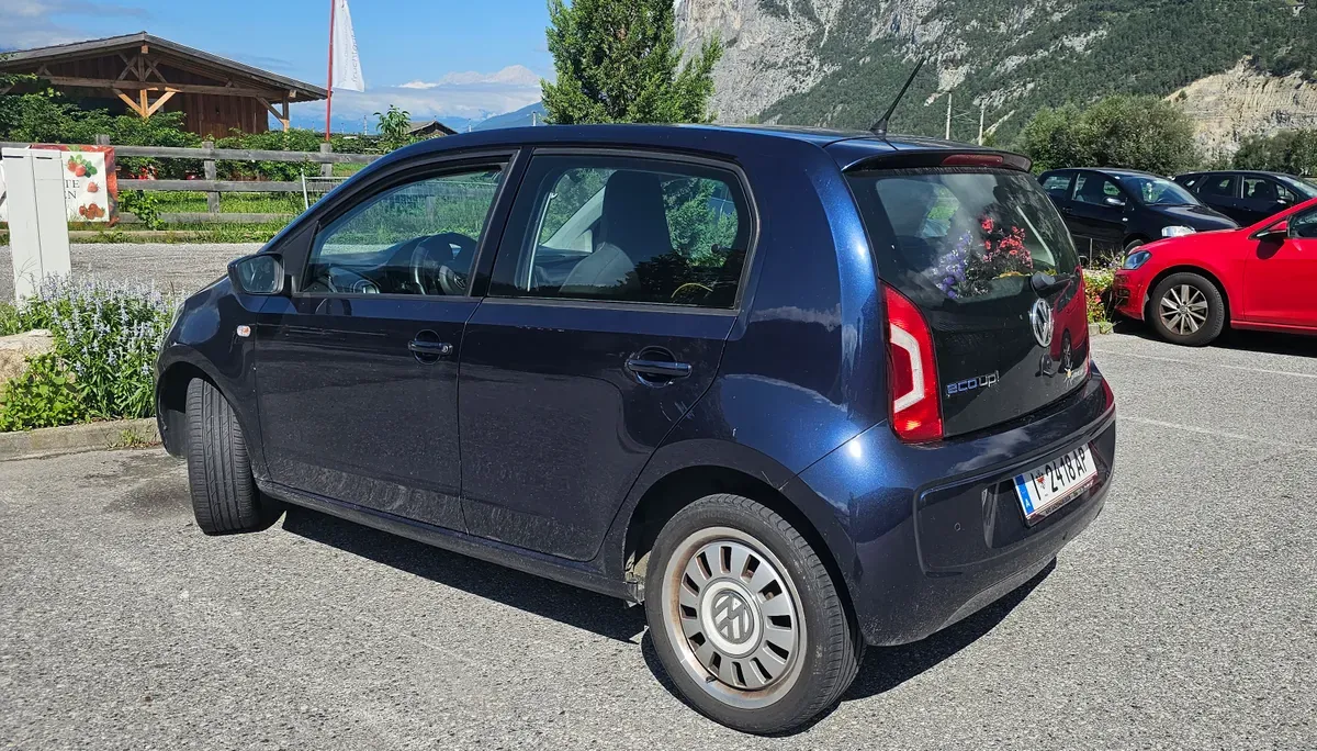 Volkswagen Up 2015 photo 2