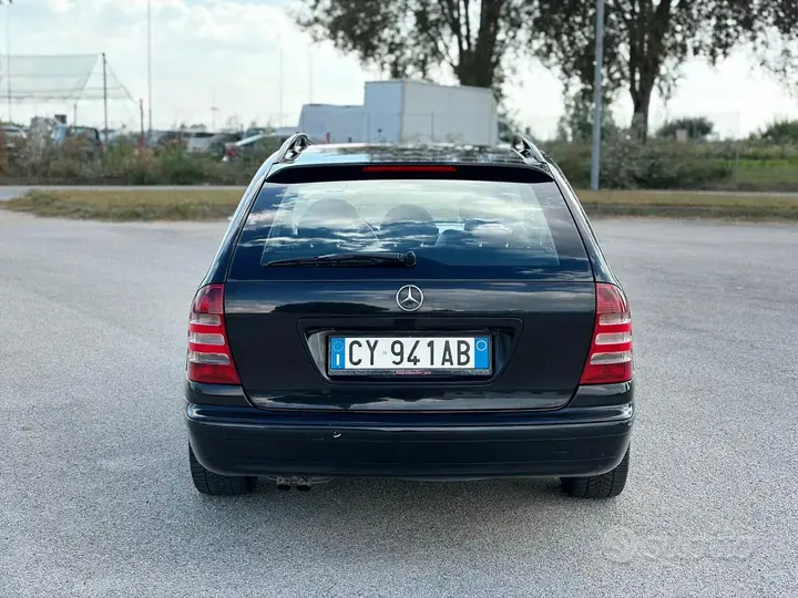 Mercedes-Benz C 220 2004 photo 5