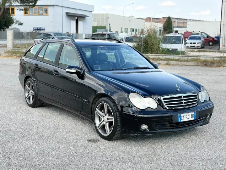 Mercedes-Benz C 220 2004 photo 3