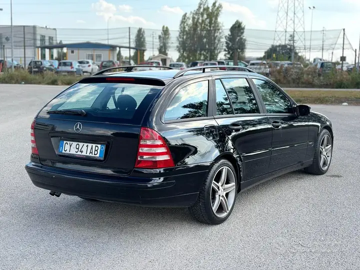 Mercedes-Benz C 220 2004 photo 4
