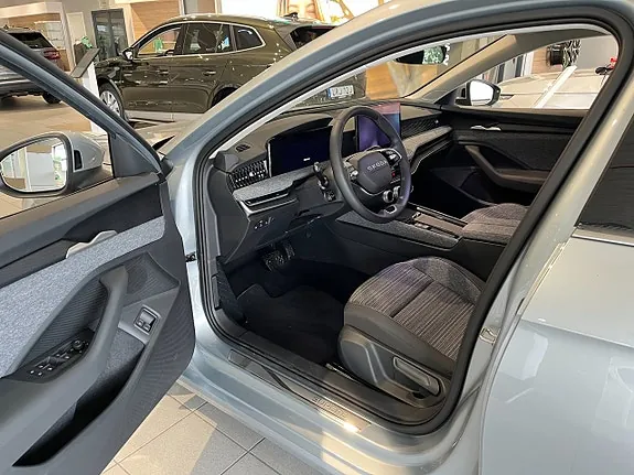 Skoda Superb 2026 photo 4
