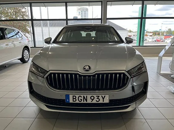 Skoda Superb 2026 photo 2