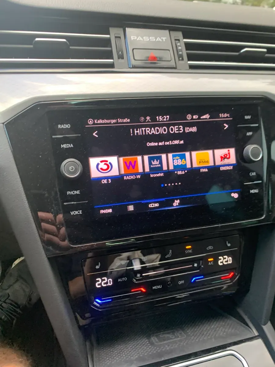 Volkswagen Passat 2023 photo 3