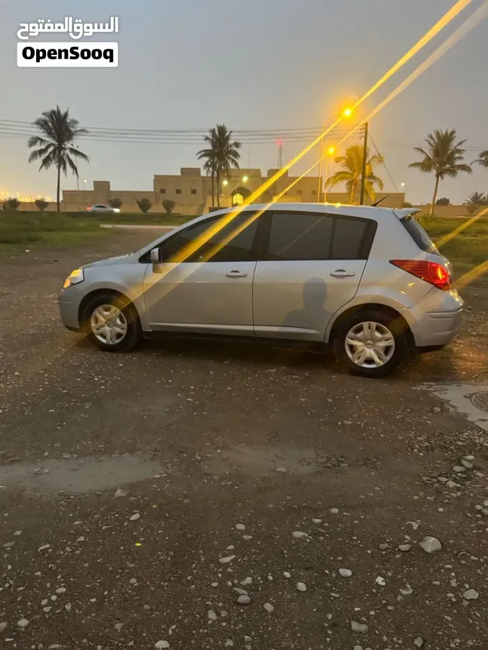 Nissan Tiida 2011 photo 2