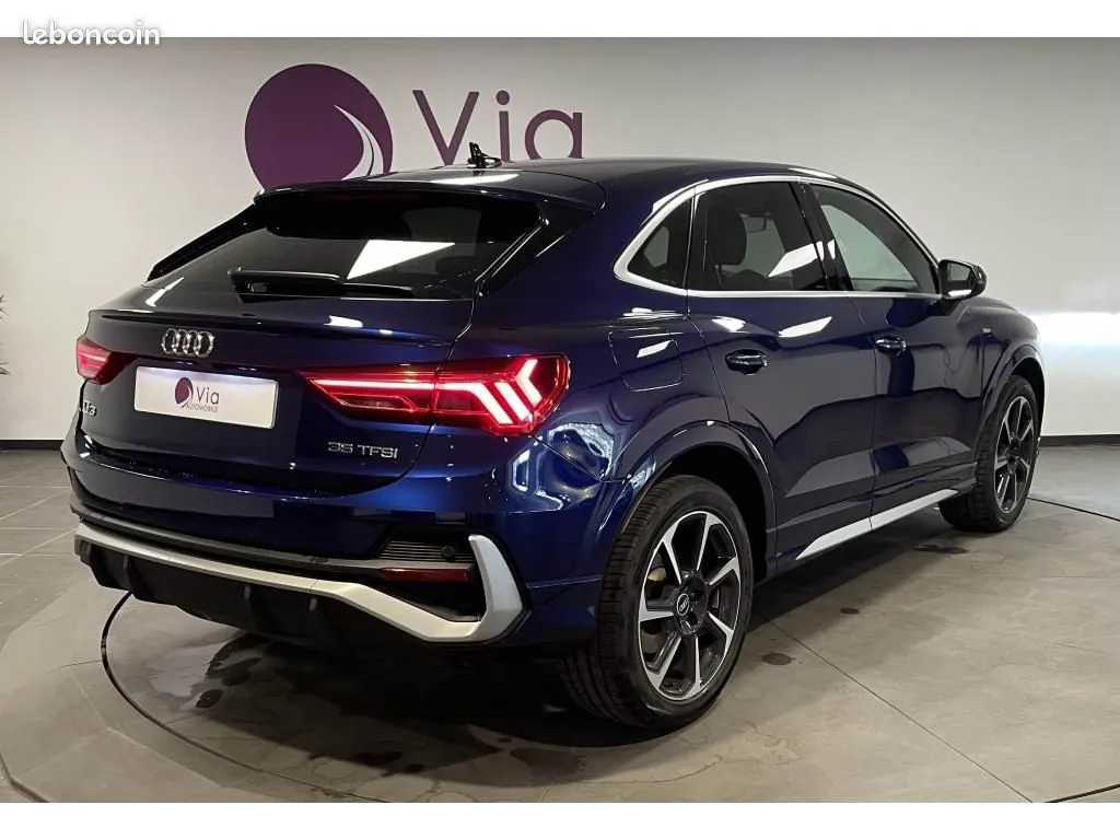 Audi Q3 2022 photo 2