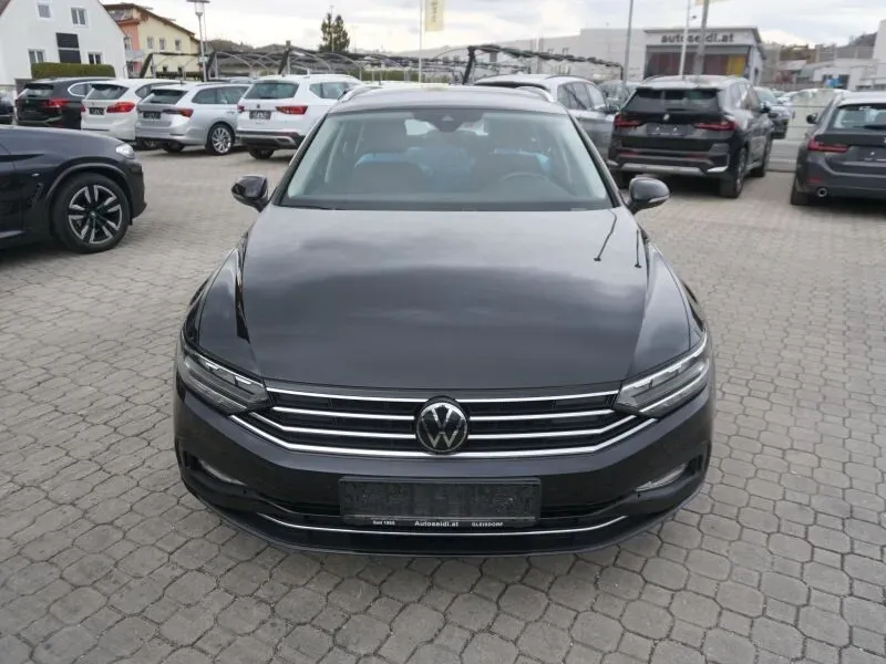Volkswagen Passat 2022 photo 2