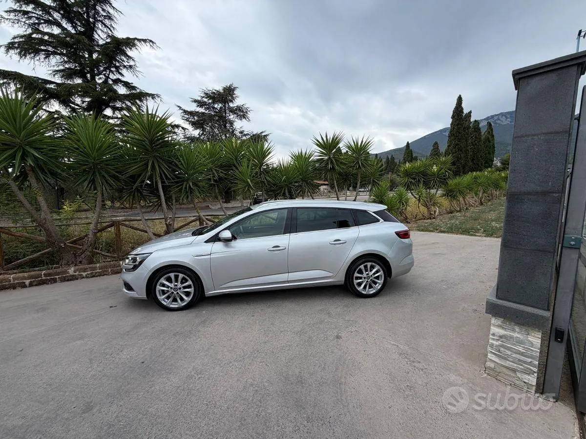 Renault Mégane 2017 photo 2