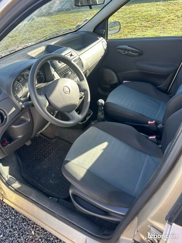 Fiat Punto 2009 photo 4