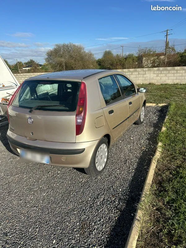 Fiat Punto 2009 photo 2