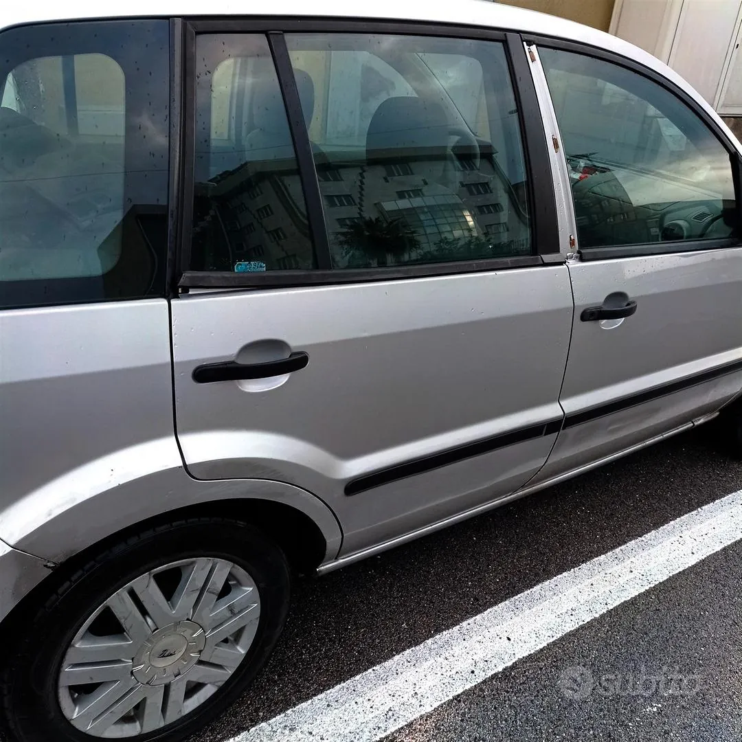 Ford Fusion 2003 photo 3