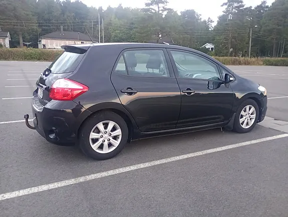 Toyota Auris 2012 photo 5