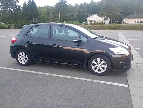 Toyota Auris 2012 photo 4