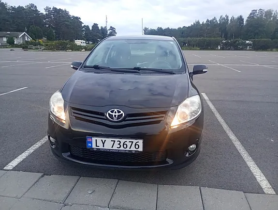 Toyota Auris 2012 photo 2