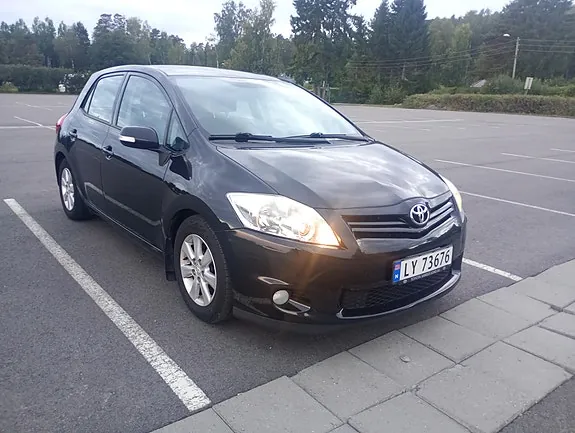 Toyota Auris 2012 photo 3