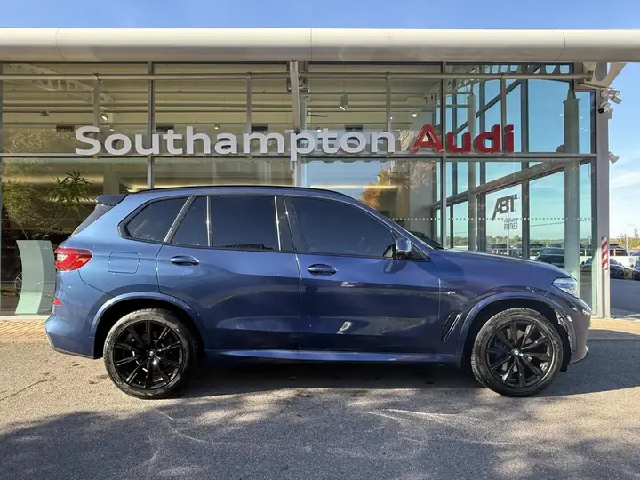 BMW X5 2022 photo 2