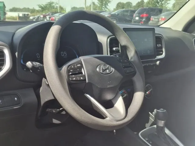 Hyundai Venue 2024 photo 2