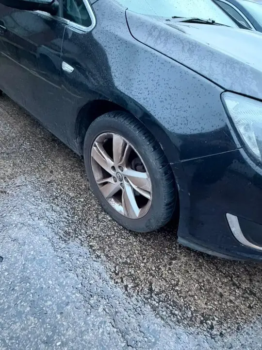 Vauxhall Astra 2013 photo 3