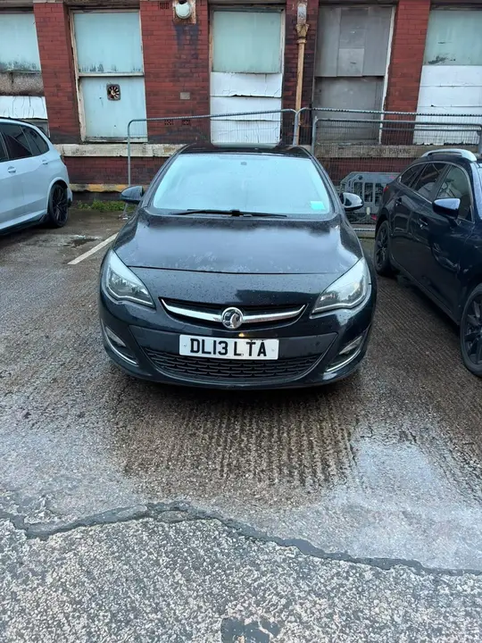 Vauxhall Astra 2013 photo 2