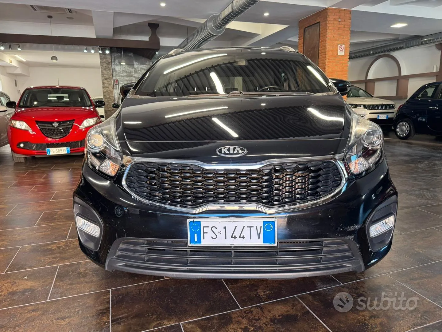 Kia Carens 2018 photo 2