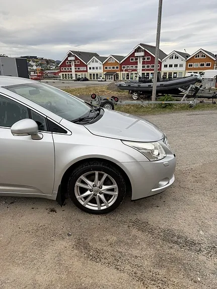 Toyota Avensis 2011 photo 3