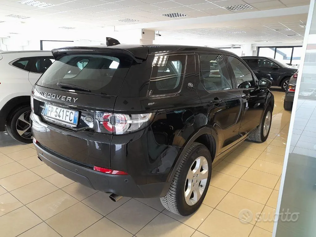 Land Rover Discovery Sport 2018 photo 3