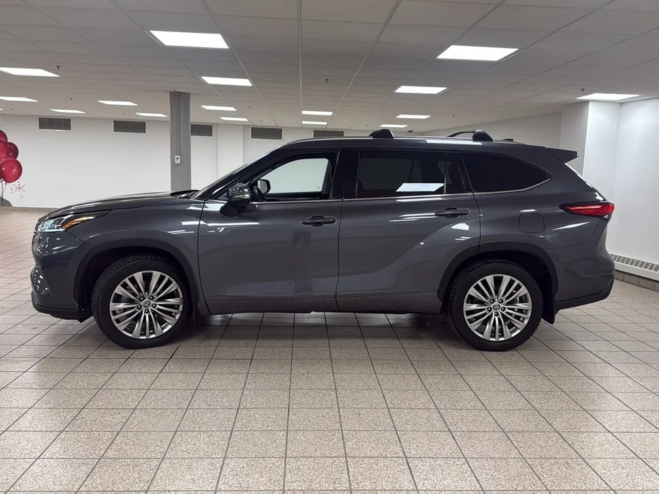 Toyota Highlander 2023 photo 3