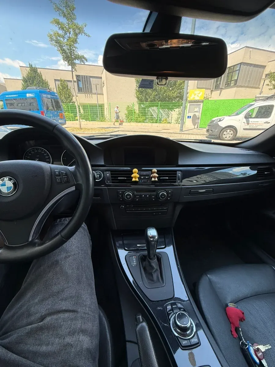BMW 3 Series 2012 photo 3