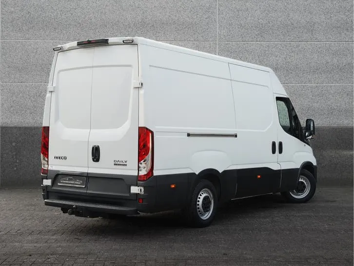 Iveco Daily 2022 photo 2