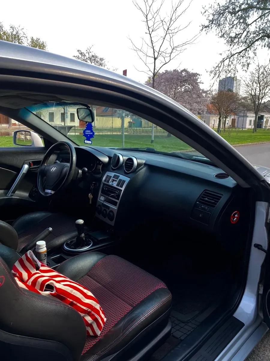 Hyundai Tiburon 2005 photo 3