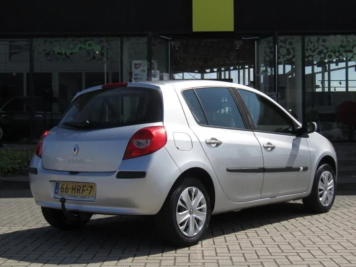 Renault Clio 2009 photo 2