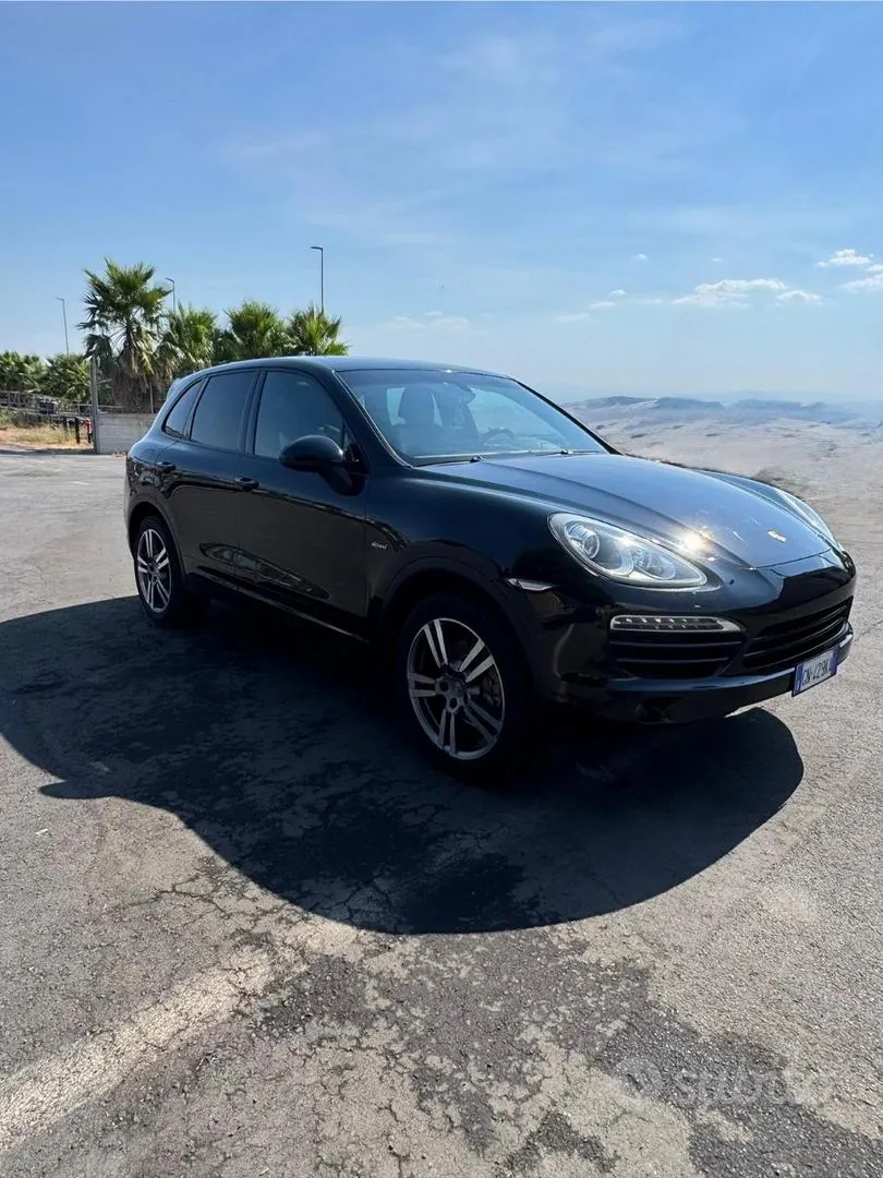 Porsche Cayenne 2023 photo 2