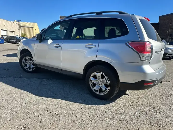 Subaru Forester 2018 photo 2
