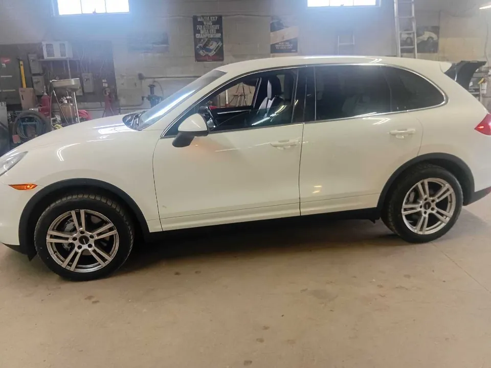 Porsche Cayenne 2012 photo 2
