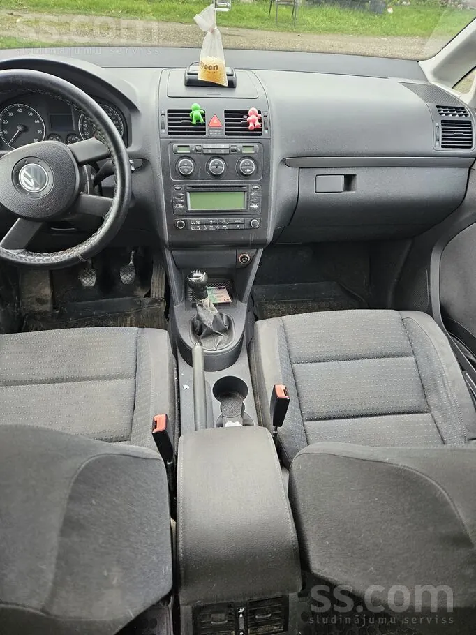 Volkswagen Touran 2003 photo 2