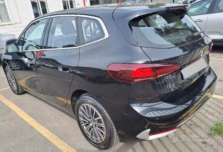 BMW 218D Active Tourer 2023 photo 2