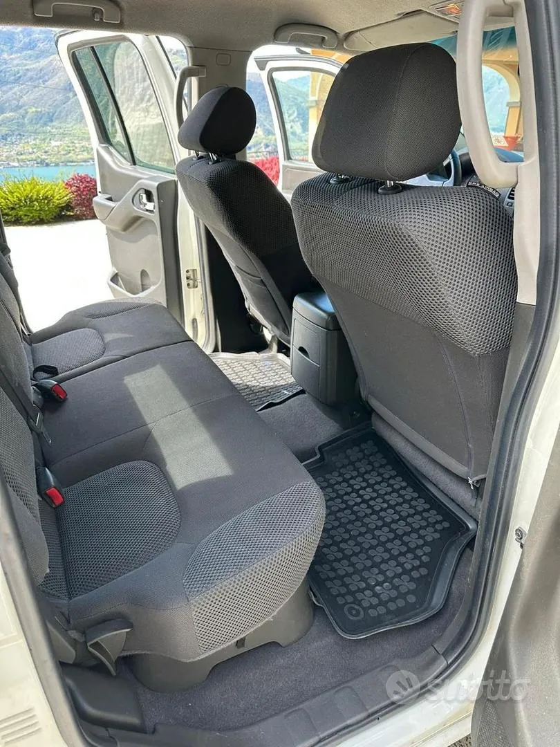 Nissan Navara 2009 photo 4
