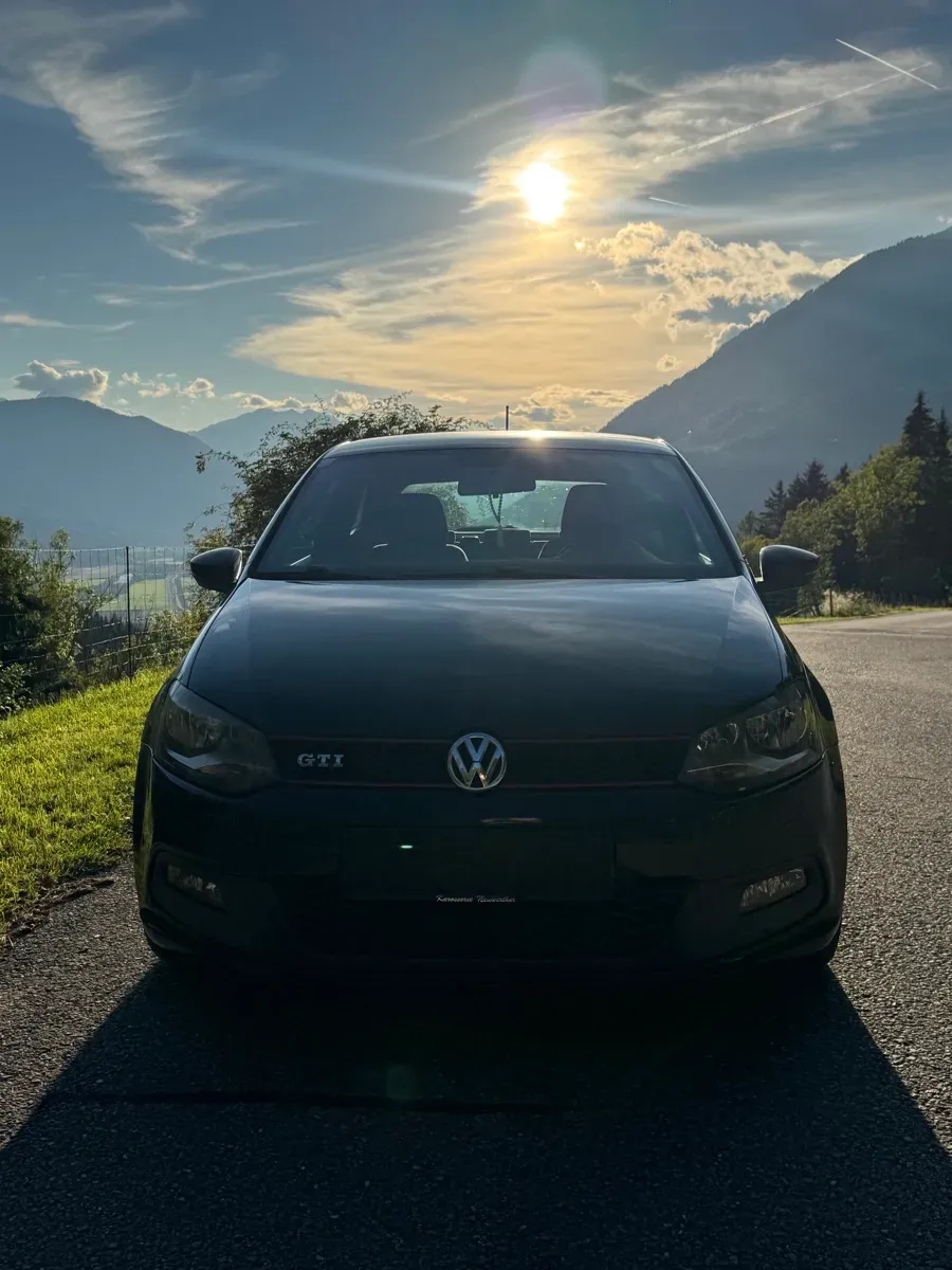 Volkswagen Polo 2010 photo 2