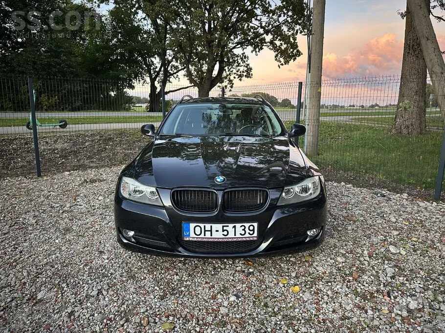 BMW 318 2010 photo 3
