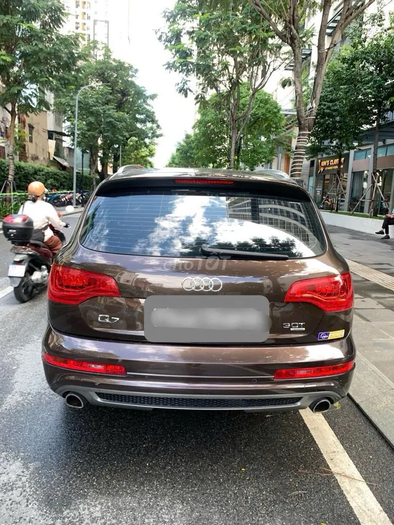 Audi Q7 2012 photo 2