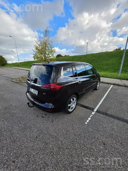 Opel Zafira Tourer 2012 photo 2